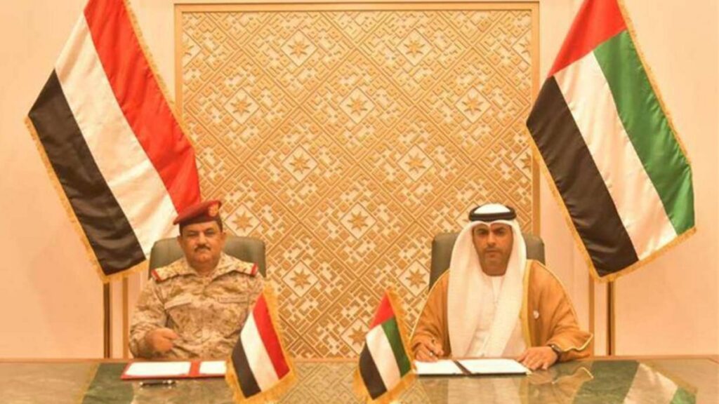 رئيس مجلس القيادة اليمني: قرار إنهاء التواجد العسكري الإماراتي جاء في إطار تصحيح مسار التحالف وبالتنسيق مع قيادته المشتركة.